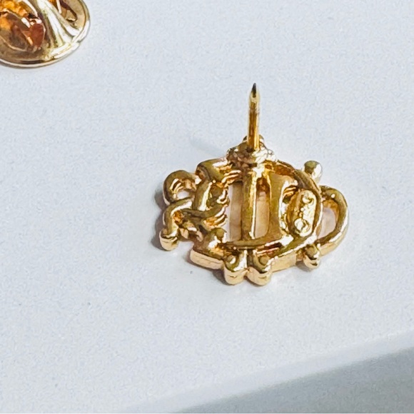 CHRISTIAN DIOR Vintage Logo Brooch Pin on card CD gold signed - Picture 3 of 5